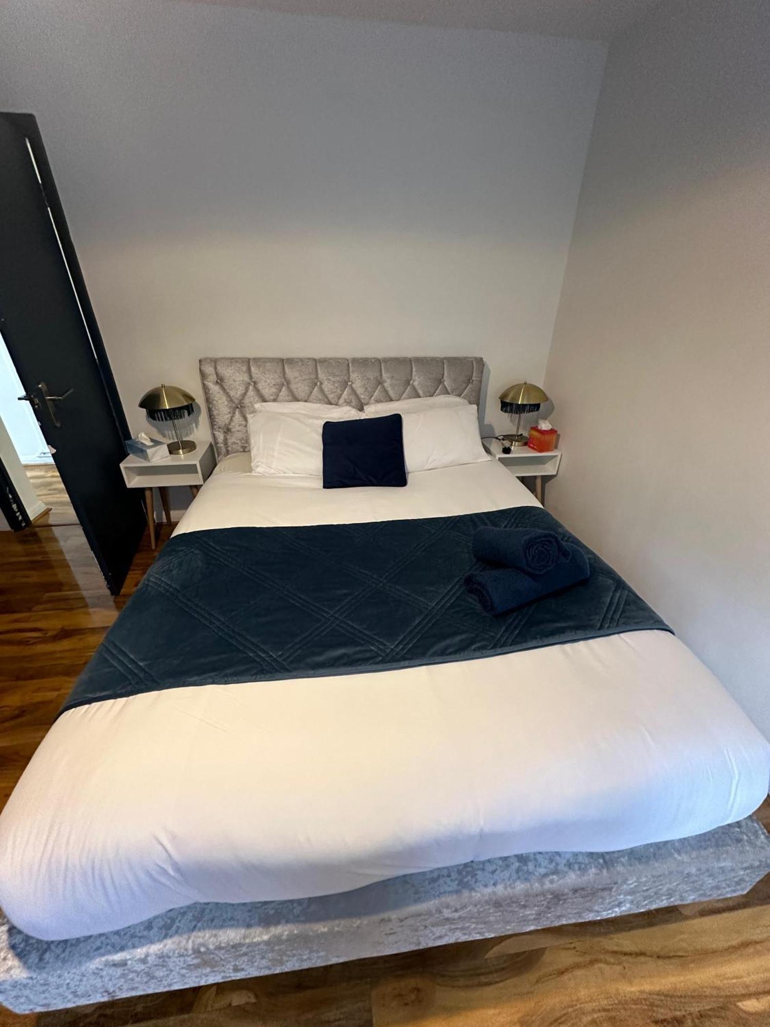 Elegant 2 Bedroom Flat In Chiswick Near Tube Stations Apartamento Londres